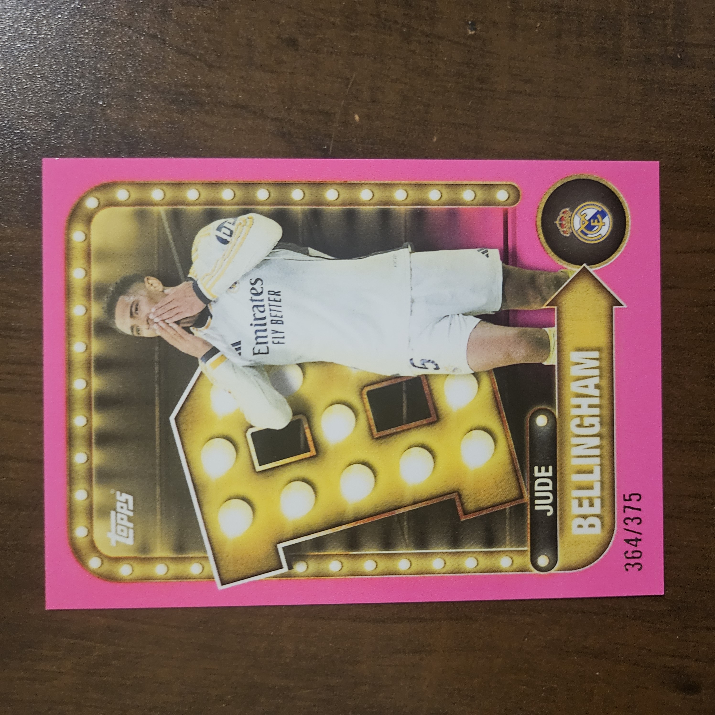 Jude Bellingham Topps FC #21 borda rosa serializada 364/375
